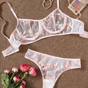 SHEIN peach and white lacy panty set S